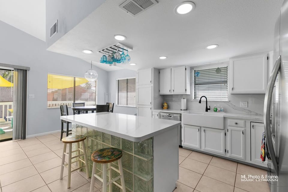 House | Private kitchen | Fridge, microwave, oven, stovetop