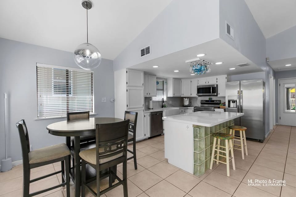 House | In-room dining