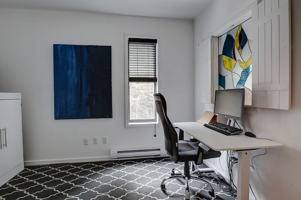 Bedroom 3 with Murphy Queen bed and desk