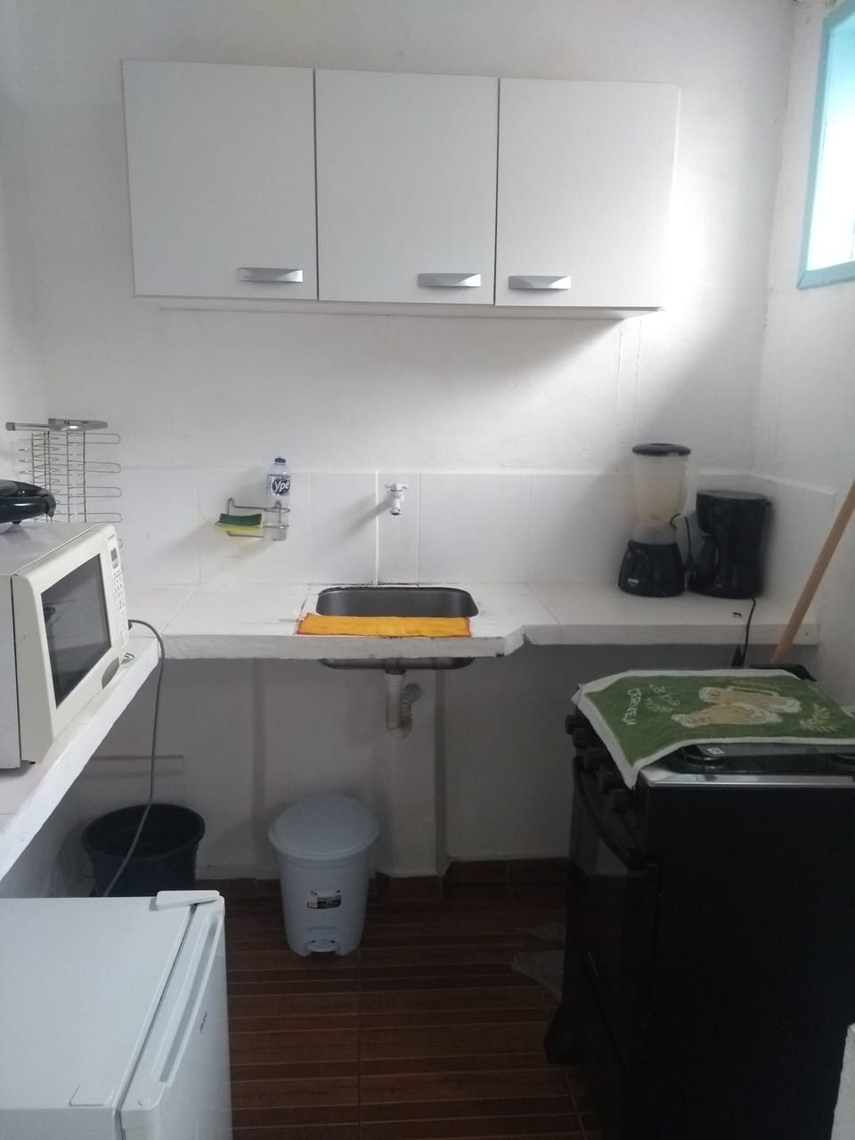 Economy Suite, 1 Bedroom, Smoking, Private Bathroom | Private kitchen | Cookware/dishes/utensils