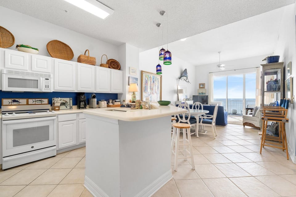 Condo, Multiple Beds (Spanish Key 703) | Private kitchen | Oven, toaster, paper towels