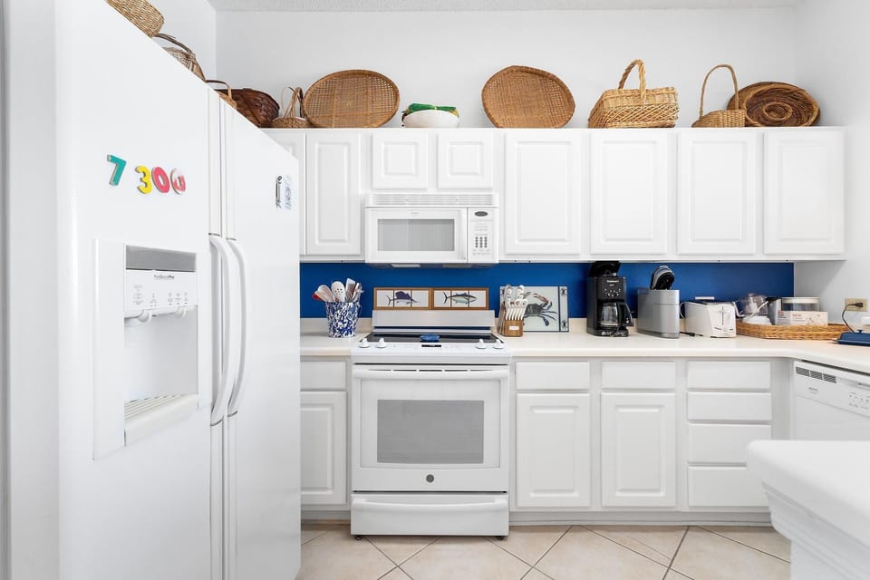 Condo, Multiple Beds (Spanish Key 703) | Private kitchen | Oven, toaster, paper towels