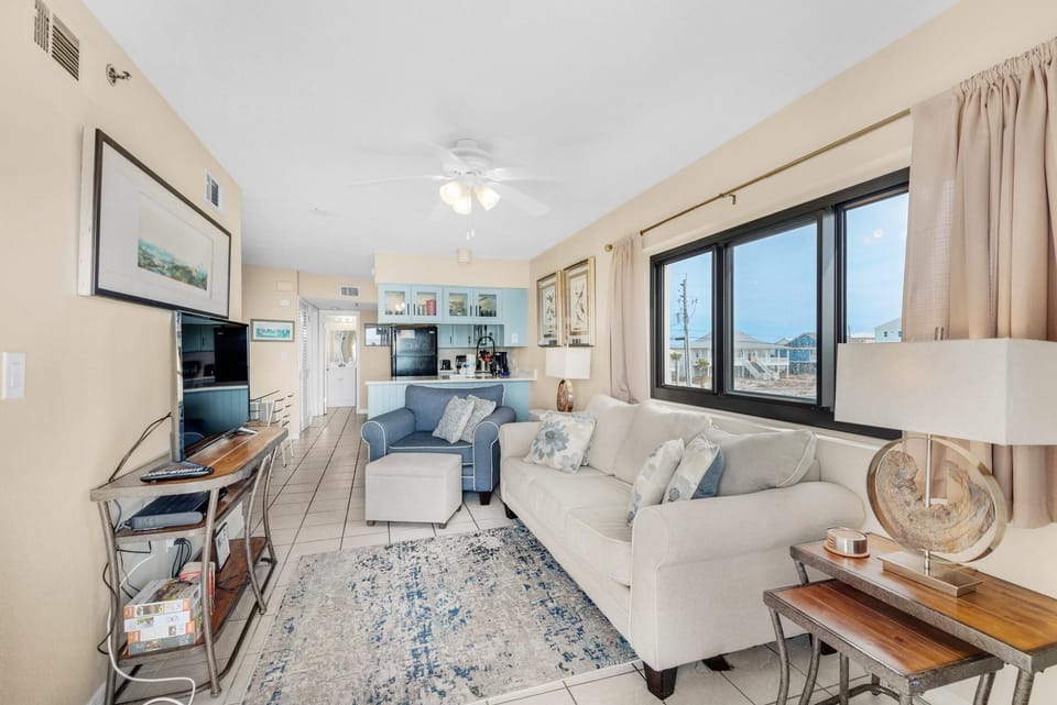 Apartment, Multiple Beds (Sundunes 111) | Living area | TV
