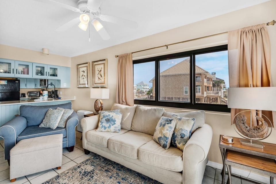 Apartment, Multiple Beds (Sundunes 111) | Living area | TV