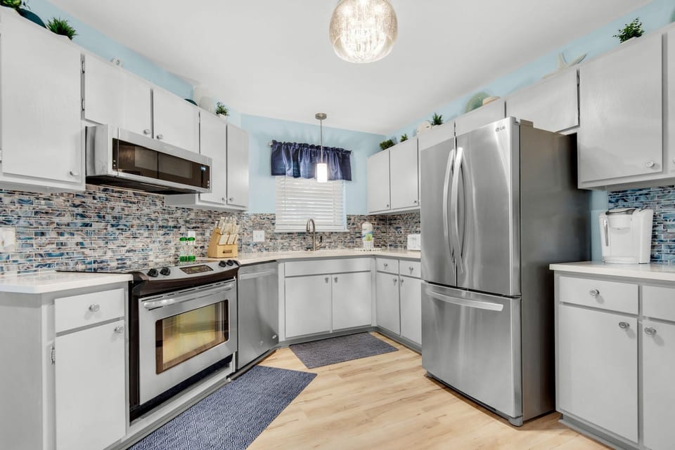 House, Multiple Beds (The Pal House) | Private kitchen | Oven, toaster, paper towels