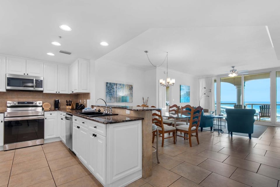Apartment, Multiple Beds (Portofino Island Resort 1- 809) | Private kitchen | Oven, toaster, paper towels