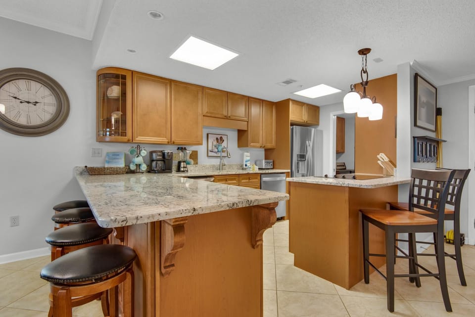 Apartment, Multiple Beds (Navarre Towers 104) | Private kitchen | Oven, toaster, paper towels