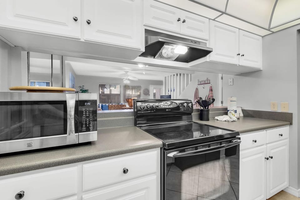 Condo, Multiple Beds (Sugar Beach F-26) | Private kitchen | Oven, toaster, paper towels