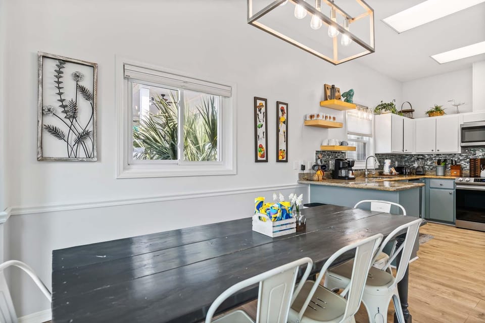 House, Multiple Beds (When the Sun Goes Down) | Private kitchen | Oven, toaster