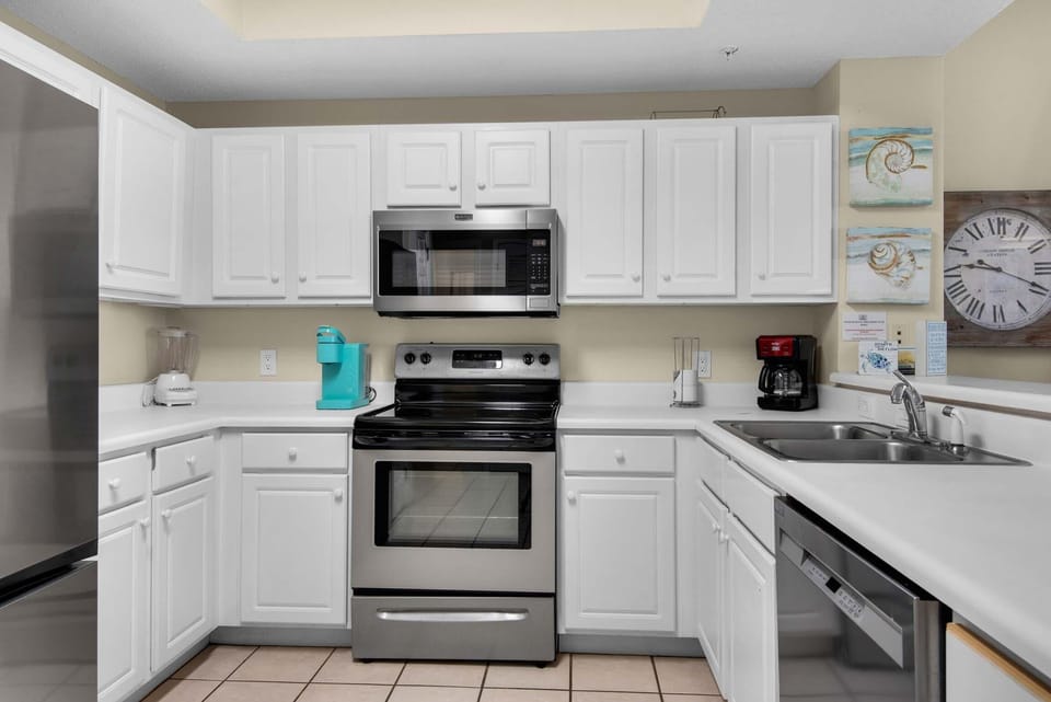 Condo, Multiple Beds (Summerwind Center 1301) | Private kitchen | Oven, toaster, paper towels