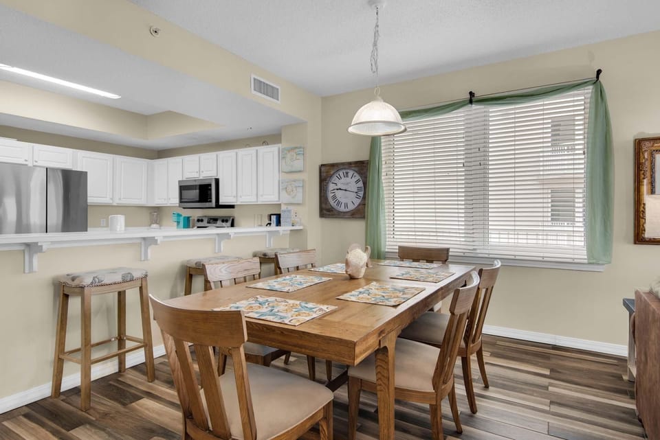 Condo, Multiple Beds (Summerwind Center 1301) | Dining