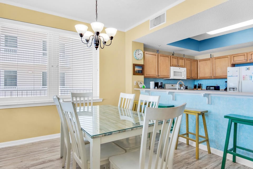 Condo, Multiple Beds (Summerwind Center 704) | Dining