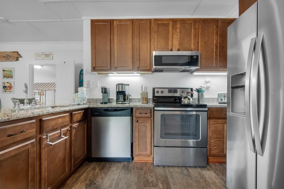 House, Multiple Beds (Bungalow By the Sea) | Private kitchen | Oven, paper towels