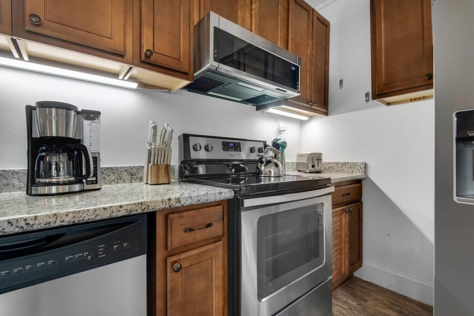 House, Multiple Beds (Bungalow By the Sea-Mermaid) | Private kitchen | Oven, toaster, paper towels