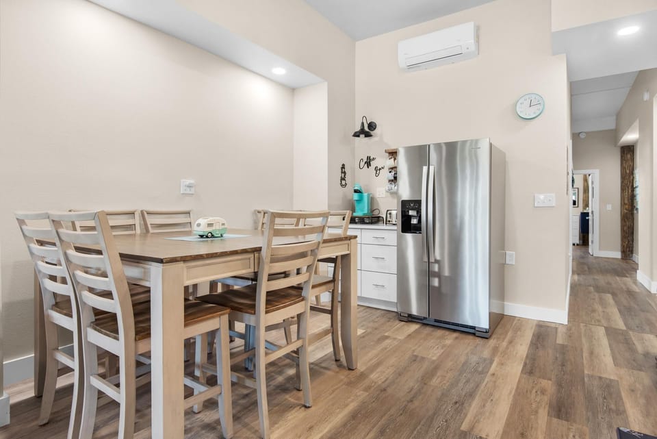 House, Multiple Beds (Para-Dise LZ) | Dining