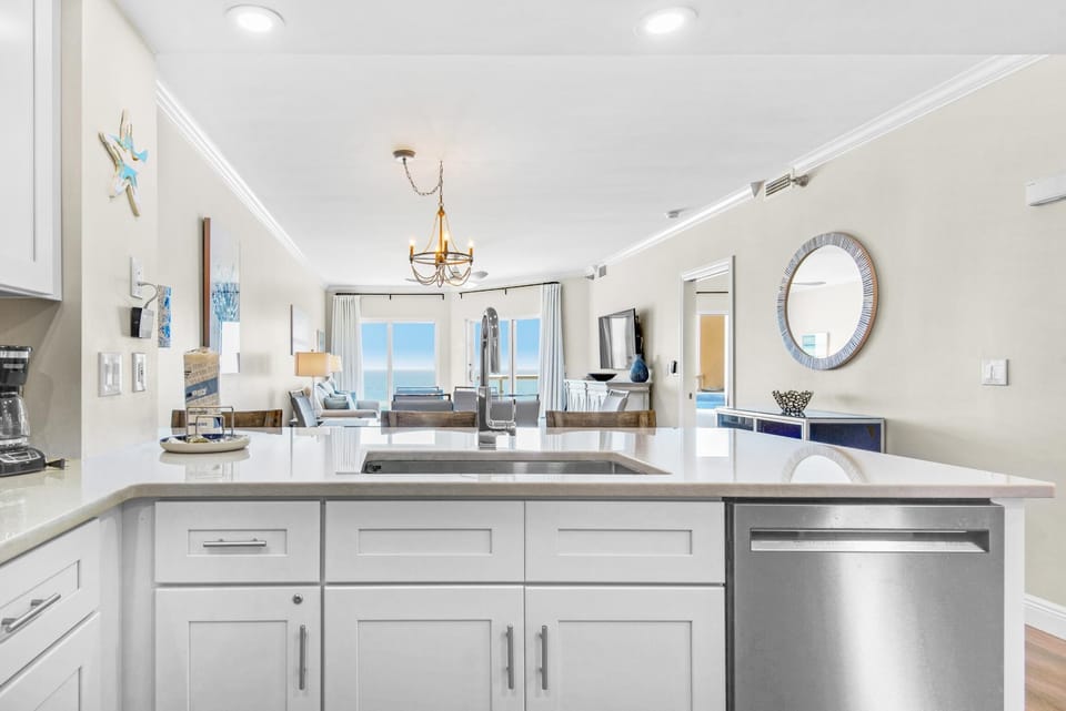 Condo, Multiple Beds (Emerald Isle Unit 703) | Private kitchen | Oven, toaster, paper towels