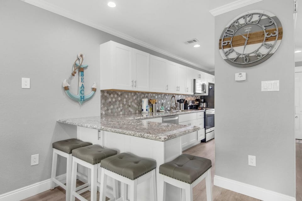 House, Multiple Beds (Southern Comfort) | Private kitchen | Oven, toaster, paper towels