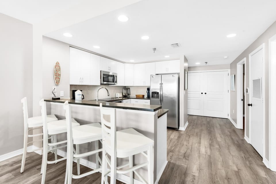 Condo, Multiple Beds (Emerald Isle unit 206) | Private kitchen | Oven, toaster, paper towels