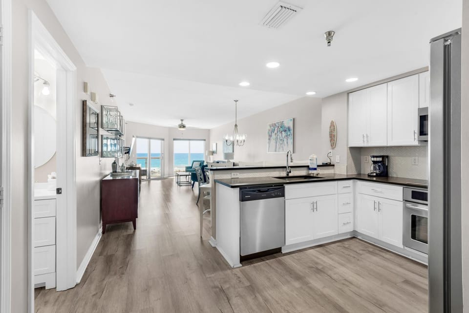 Condo, Multiple Beds (Emerald Isle unit 206) | Private kitchen | Oven, toaster, paper towels