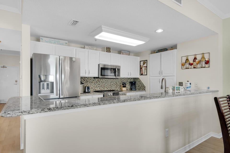 Condo, 2 Queen Beds (South Harbour 4E) | Private kitchen | Oven, toaster, paper towels