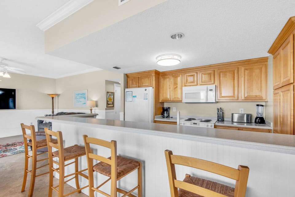 Condo, Multiple Beds (South Harbour 12E) | Private kitchen | Oven, toaster, paper towels