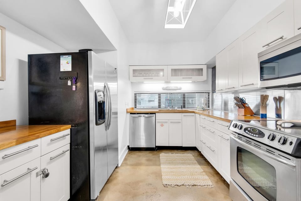 Condo, 1 King Bed with Sofa bed (Palm Beach Club 2-112 The Sugar Spot) | Private kitchen | Oven, toaster, paper towels