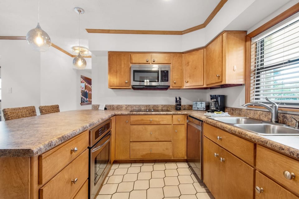House, Multiple Beds (The Sugar Shack) | Private kitchen | Oven, toaster, paper towels