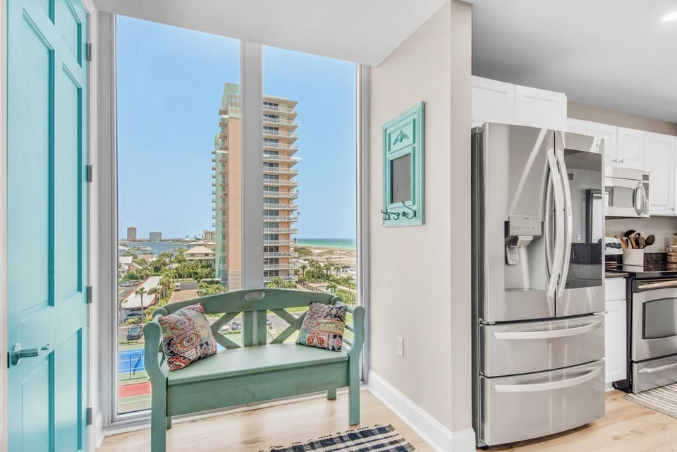 Condo, Multiple Beds (Emerald Dolphin unit 610) | Private kitchen | Oven, toaster, paper towels