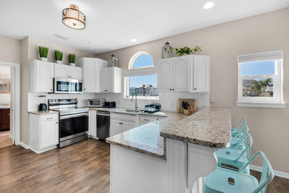 House, Multiple Beds (Nautilus) | Private kitchen | Oven, toaster, paper towels