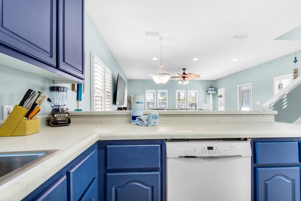 House, Multiple Beds (Sailor's Cove) | Private kitchen | Oven, toaster, paper towels