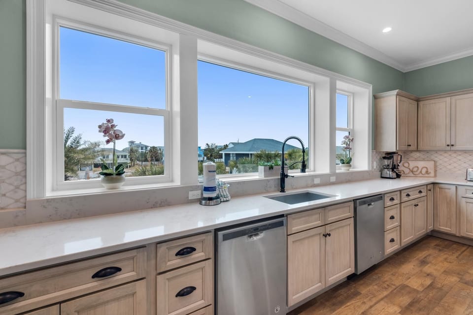 House, Multiple Beds (Emerald Oasis) | Private kitchen | Oven, toaster, paper towels