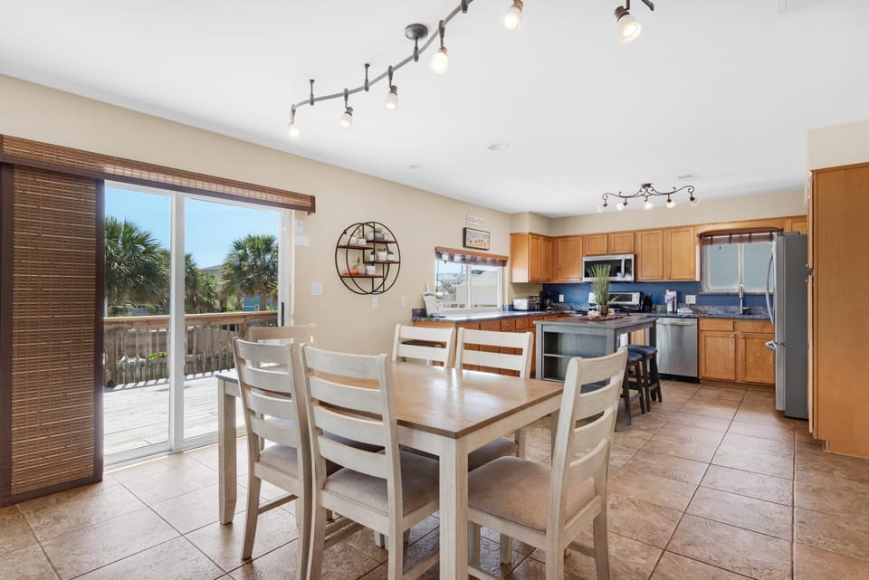 House, Multiple Beds (Sun and Sand Retreat) | Private kitchen | Oven, toaster, paper towels