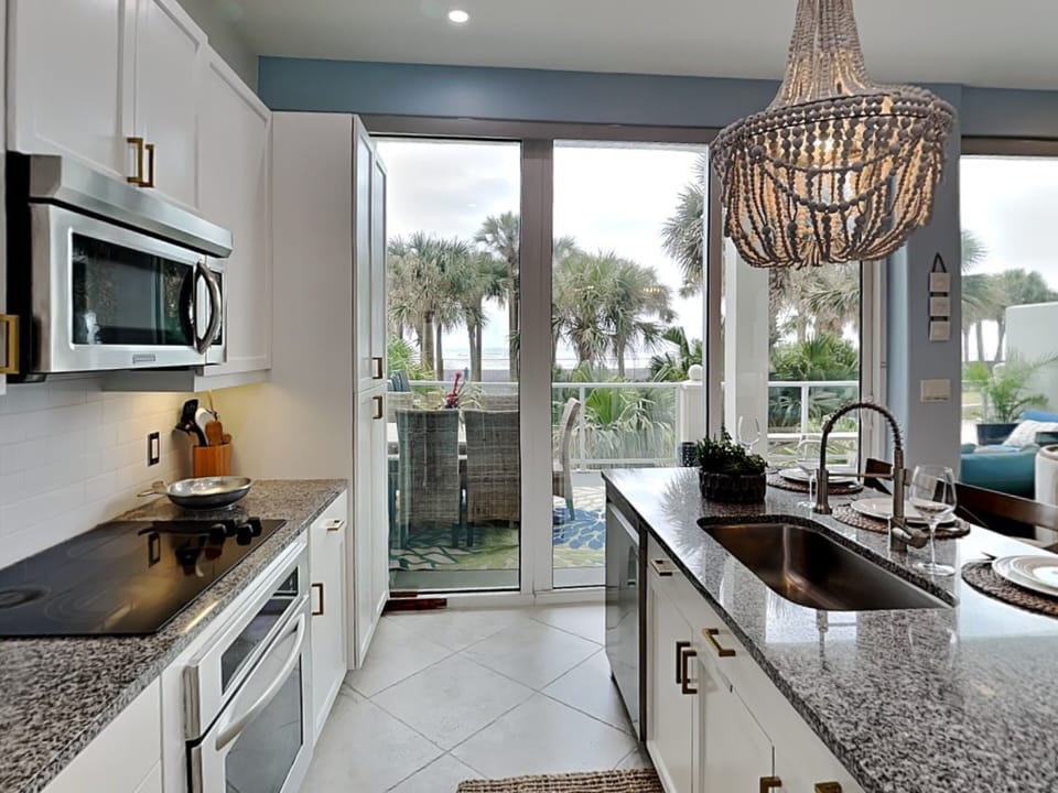 Condo (3 Bedrooms) | Property amenity