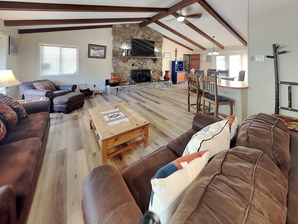 House (3 Bedrooms) | Property amenity