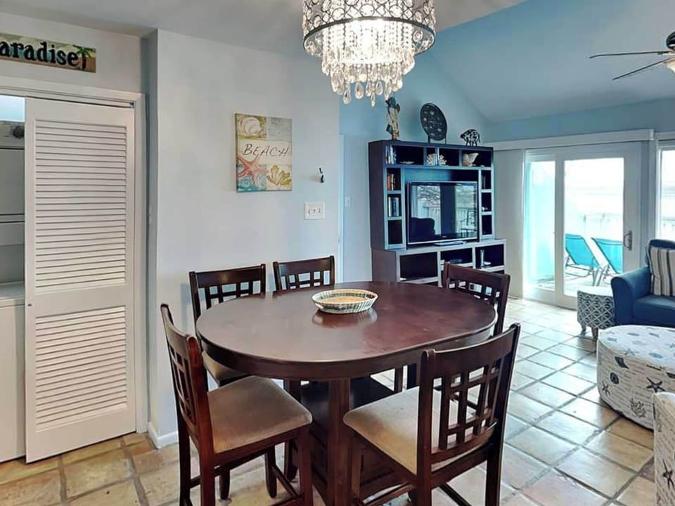 Condo (3 Bedrooms) | Property amenity