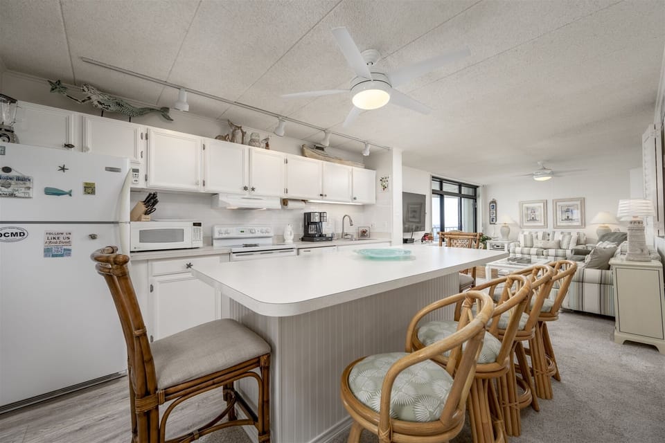 Gather Here for a Big Breakfast Before Hitting the Beach
