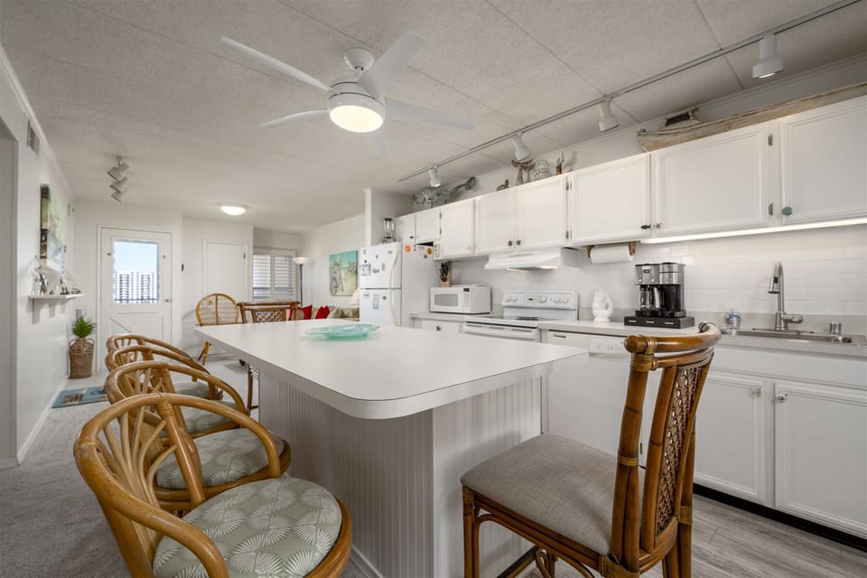 Fully Equipped Kitchen with Island