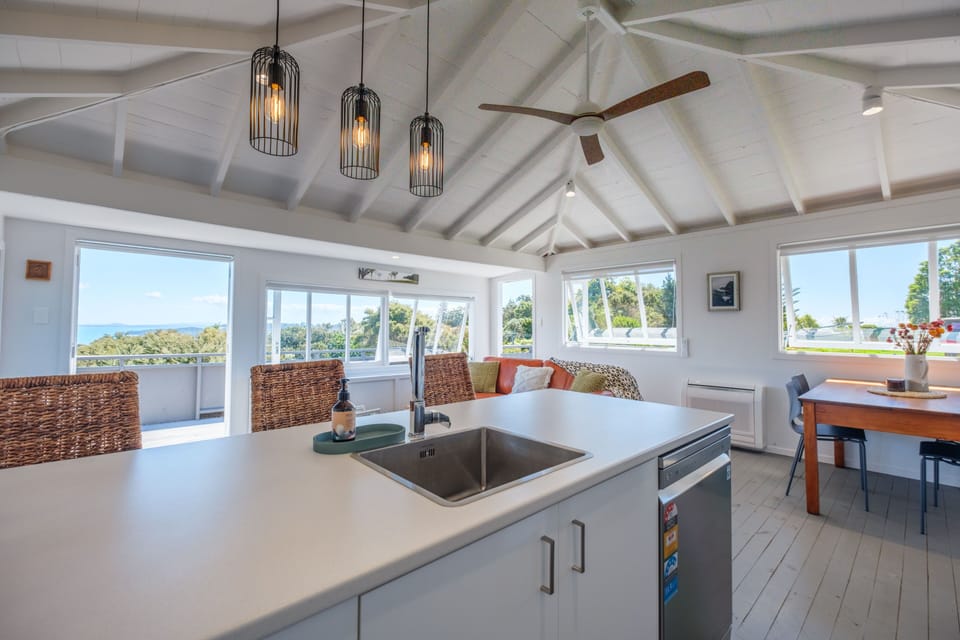 Comfort House | Private kitchen | Full-size fridge, microwave, oven, stovetop