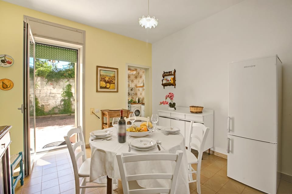 Standard Apartment, 2 Bedrooms (Residence Thalassa With Pool) | Dining