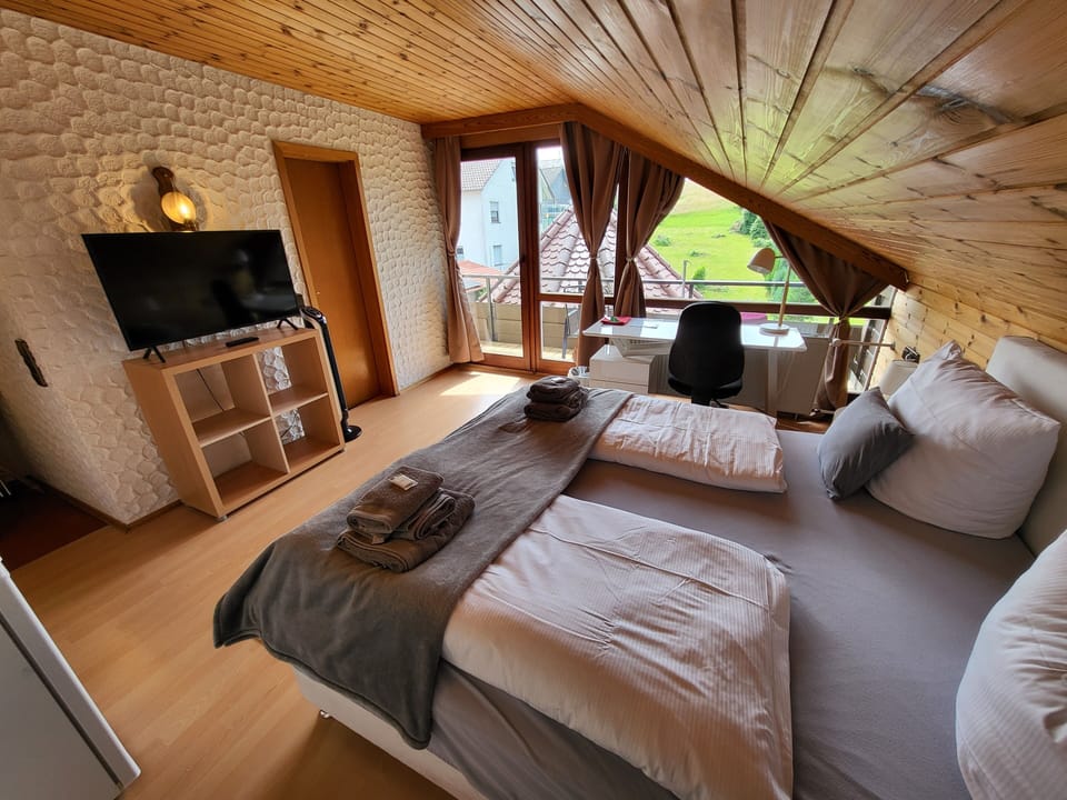 Comfort Double Room, Balcony | Desk, free WiFi