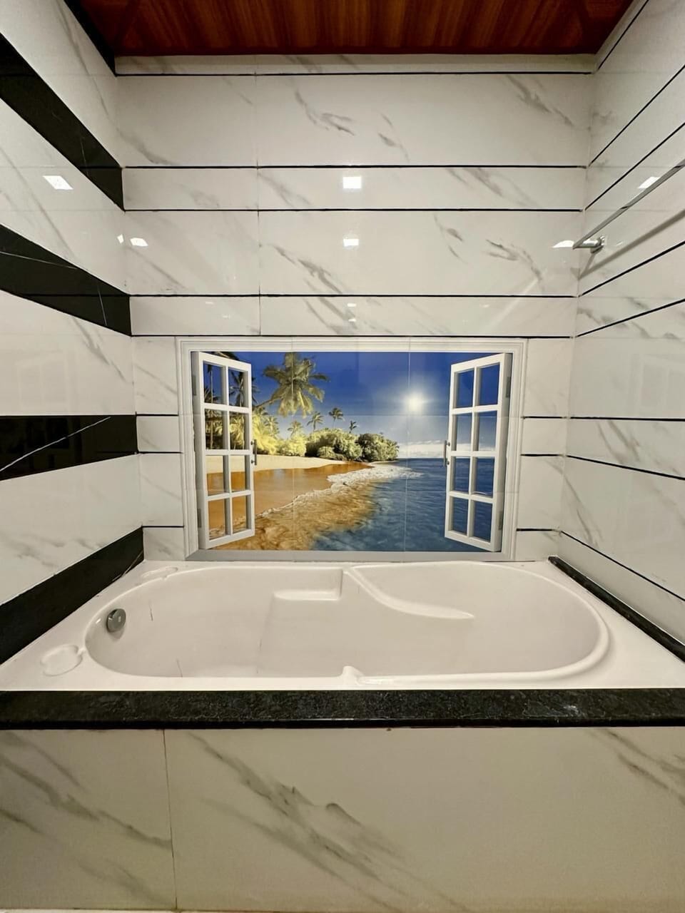 Romantic Suite | Jetted tub