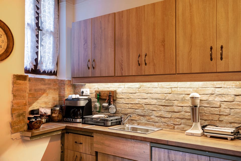 Deluxe House, City View | Private kitchen | Espresso maker, coffee/tea maker, electric kettle