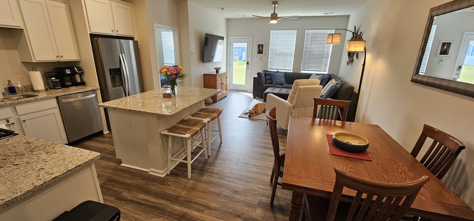 Brand new Kitchen, huge pantry, coffee station.  Fully loaded kitchen!!
Table seats 6, open up to seat 10.