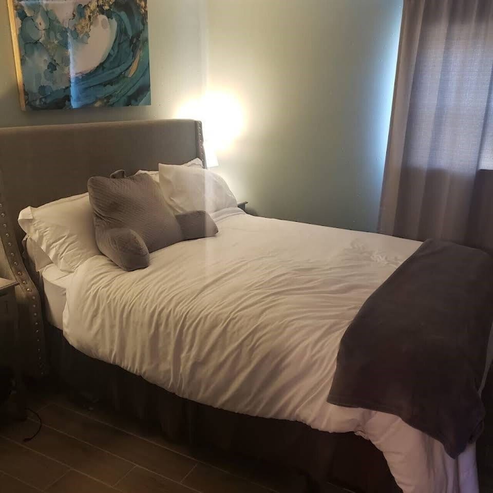 UNIT 4 QUEEN BED