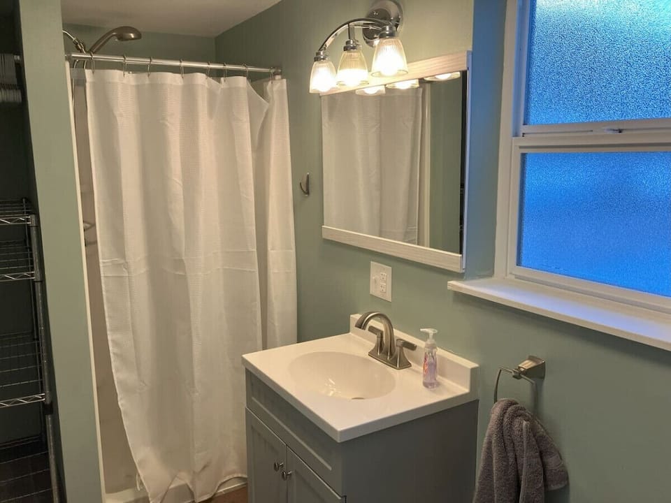 UNIT 4 BATHROOM