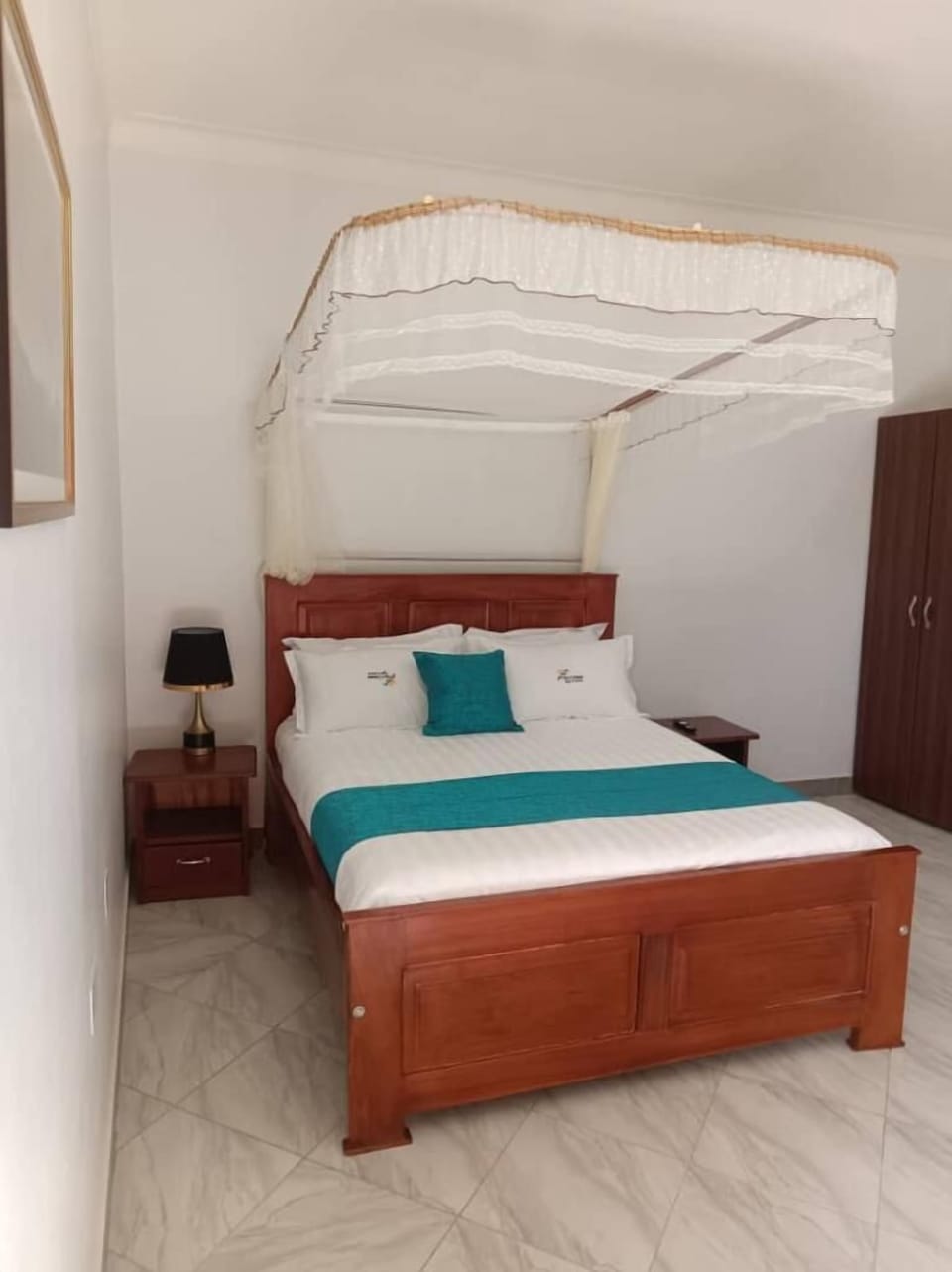 In-room safe, desk, laptop workspace, soundproofing
