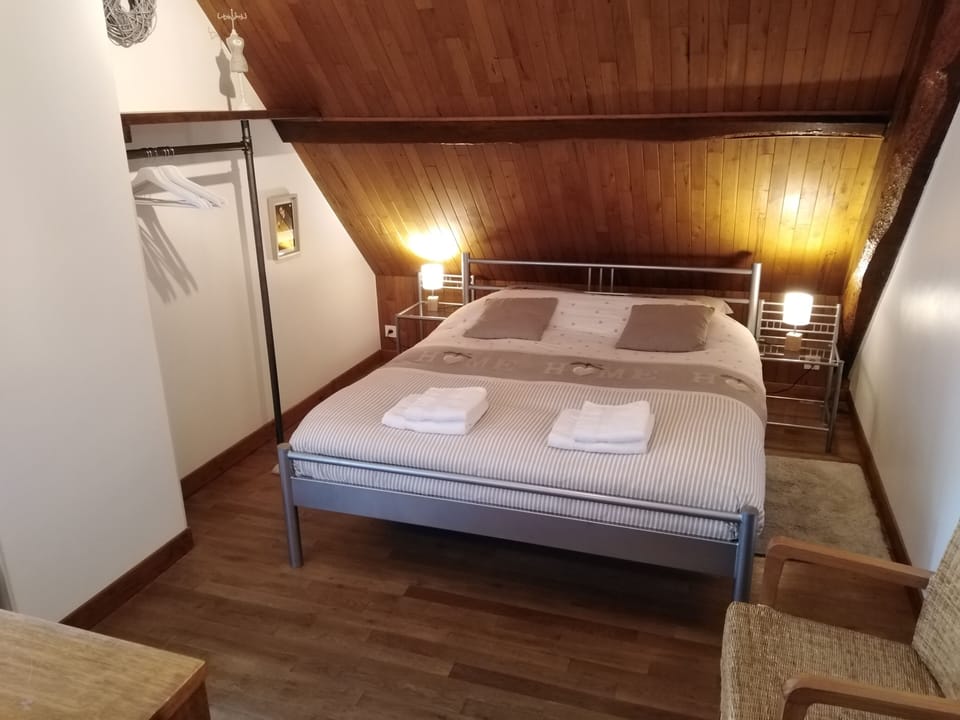 Deluxe Double Room | Free WiFi, bed sheets