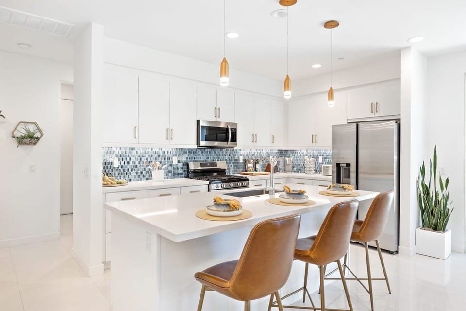 A small breakfast bar to enjoy snacks and conversation.