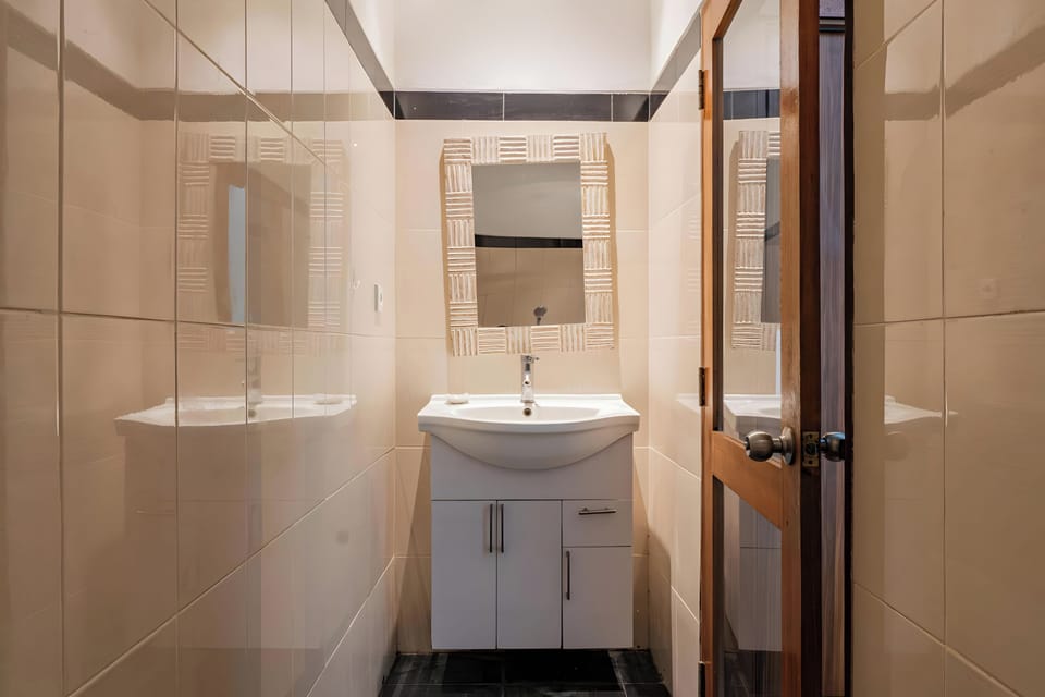 Standard Suite | Bathroom | Shower, bidet, towels, toilet paper