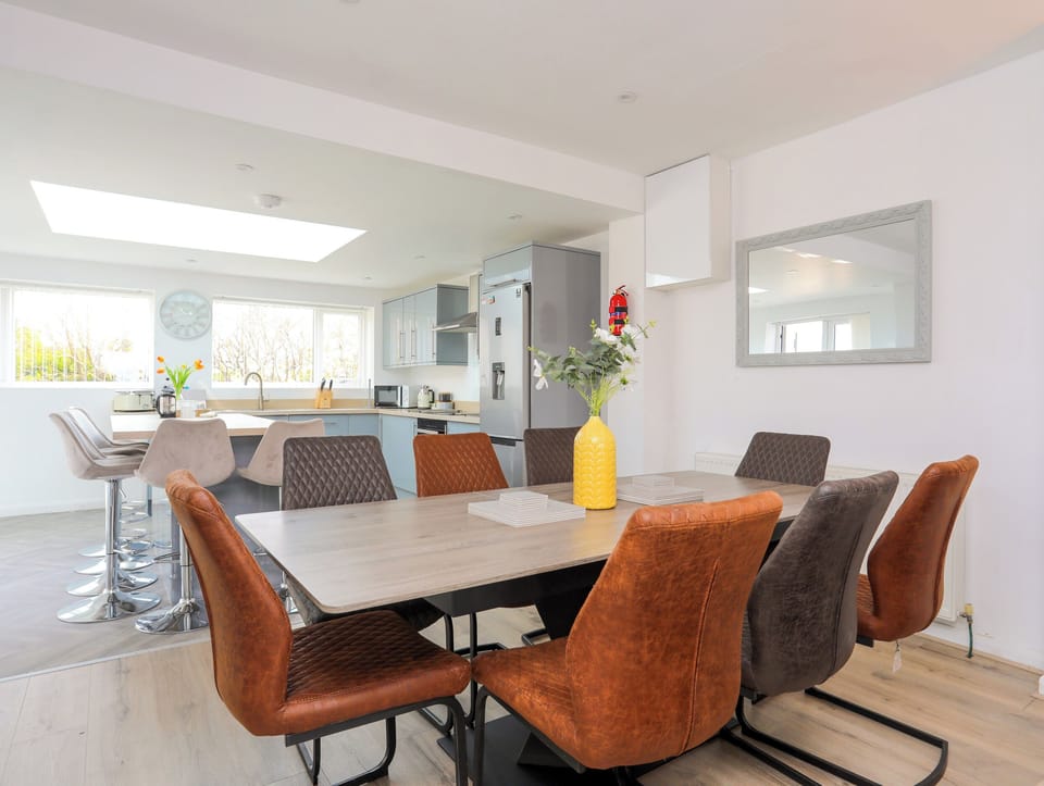 Cottage | Dining